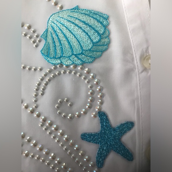 NWT Women's Tia White Button Down Shirt with Ocean Theme Embellishments - Picture 4 of 10